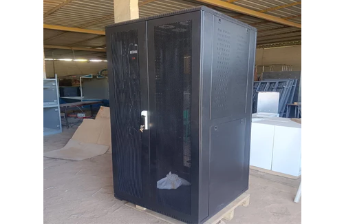 42U – 800 X 800 Floor Standing Networking Server Rack